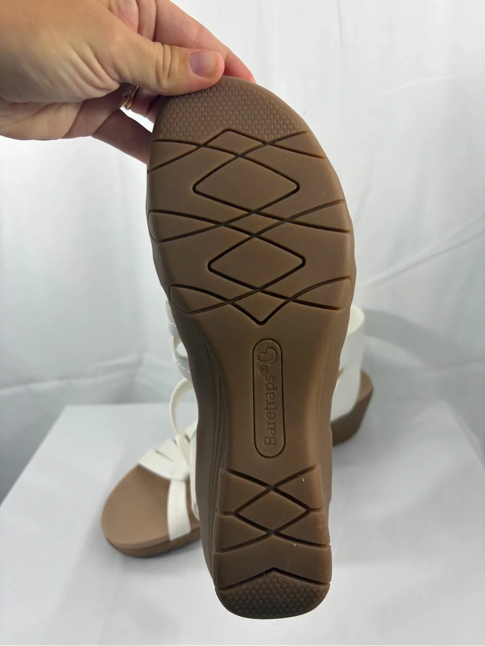 NWT BareTraps Women’s Size 8.5 White Strappy Gladiator Sandals